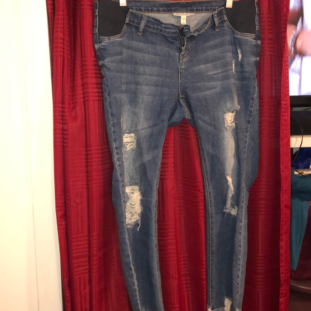 Maternity crop jeans